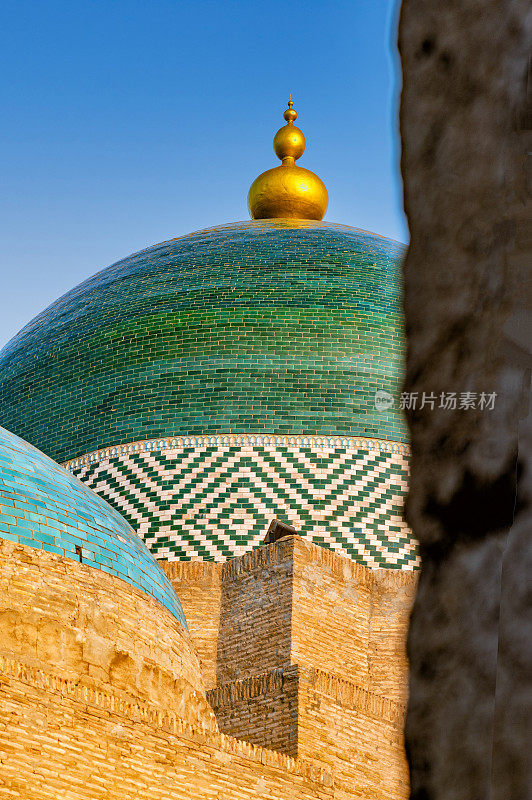 乌兹别克斯坦Khiiva马德拉斯的圆顶。