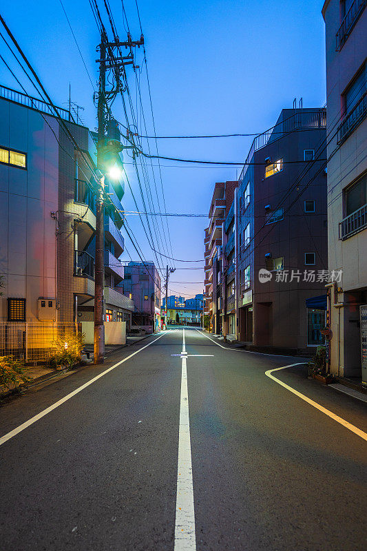 东京市区的夜街