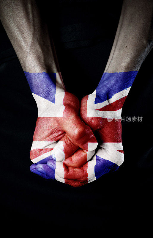 英国国旗在拳头上
