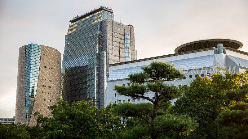 日本大阪的现代建筑。