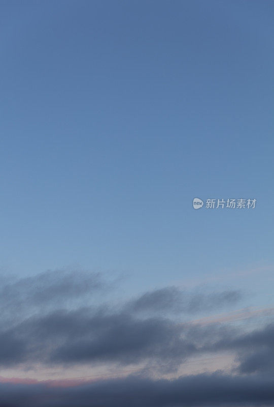 黄昏破晓天空的背景