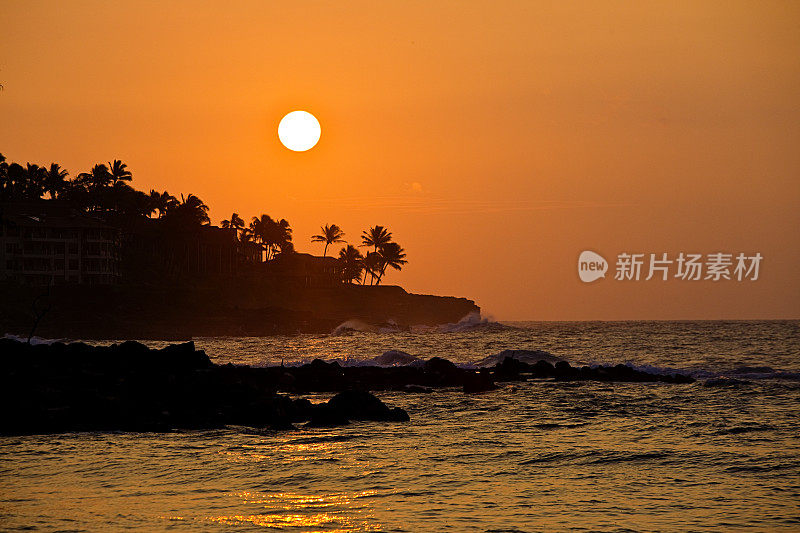 考艾岛波伊普海滩的夏威夷日出