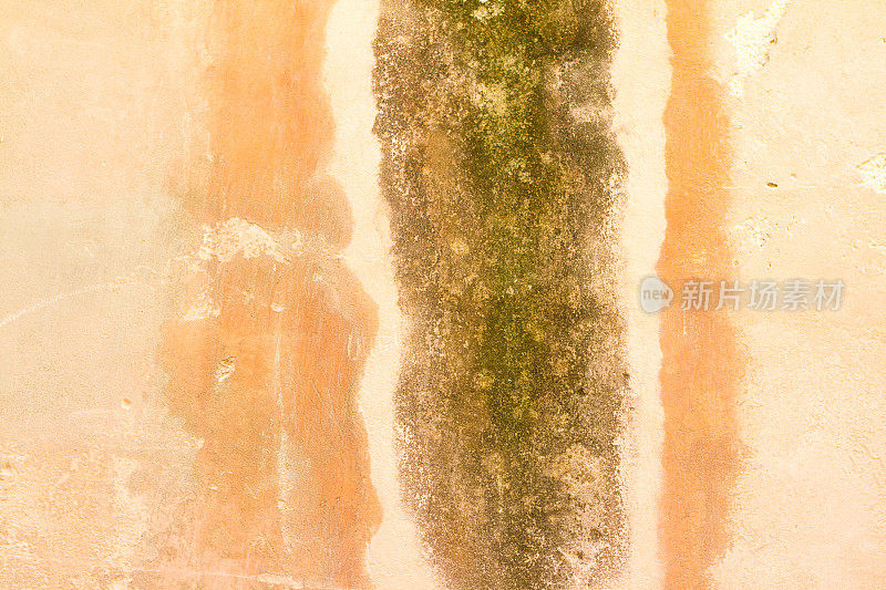 旧西西里墙背景:斑驳的橙色条纹