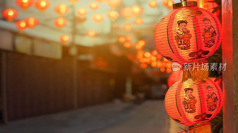 中国小镇的中国新年灯笼。