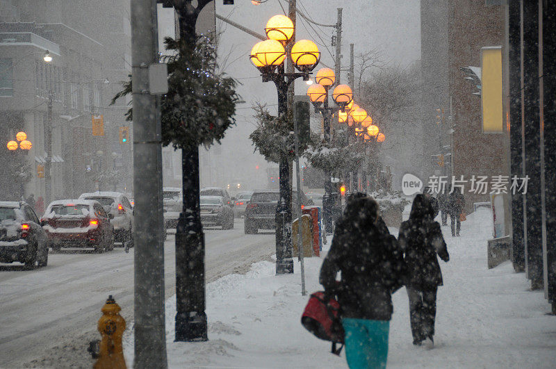 下雪在街