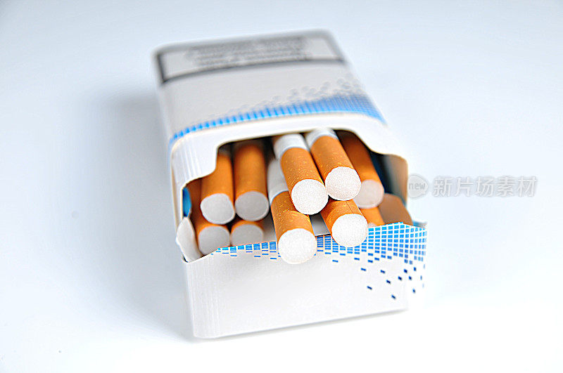 盒香烟