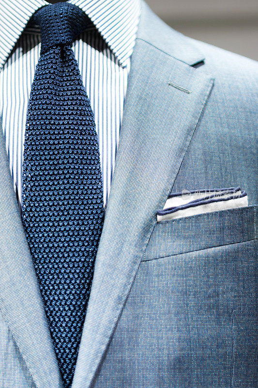 西装，衬衫，领带，优雅的细节