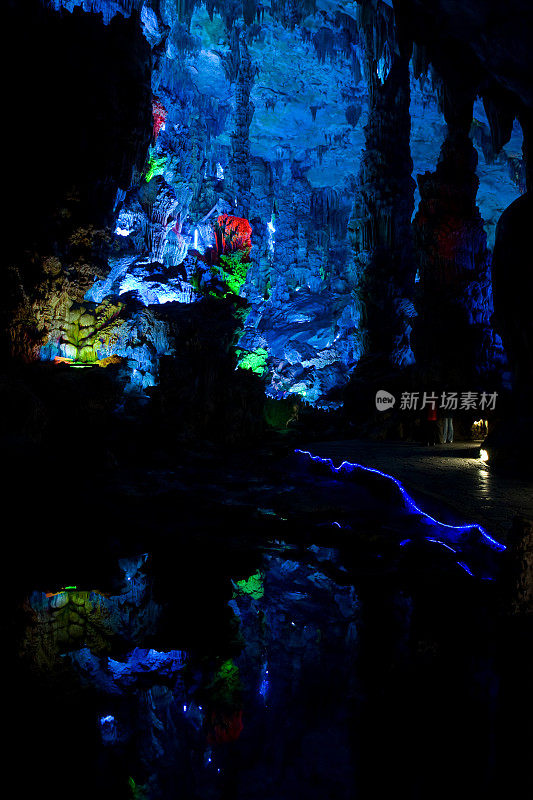芦笛岩洞穴