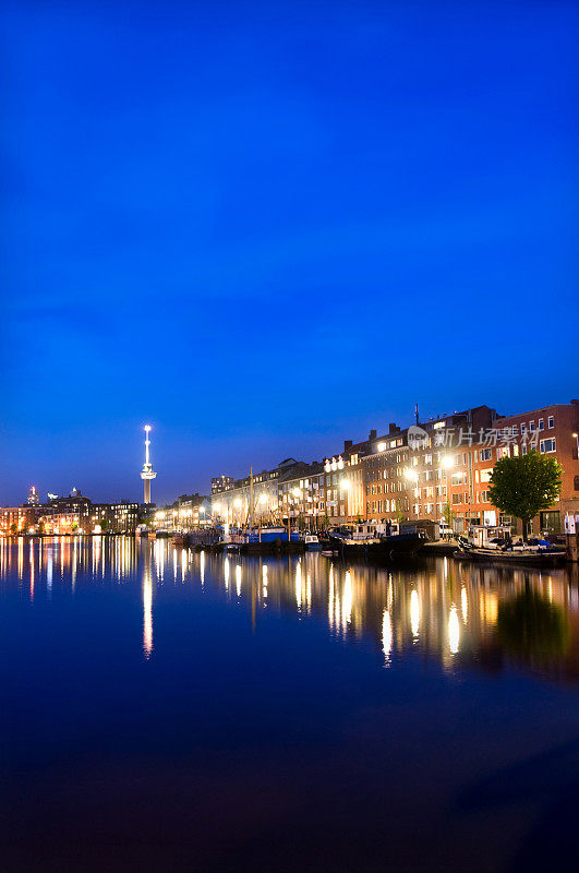 鹿特丹黄昏的神奇城市景观