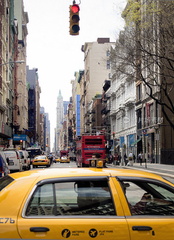 出租车在百老汇，曼哈顿，纽约