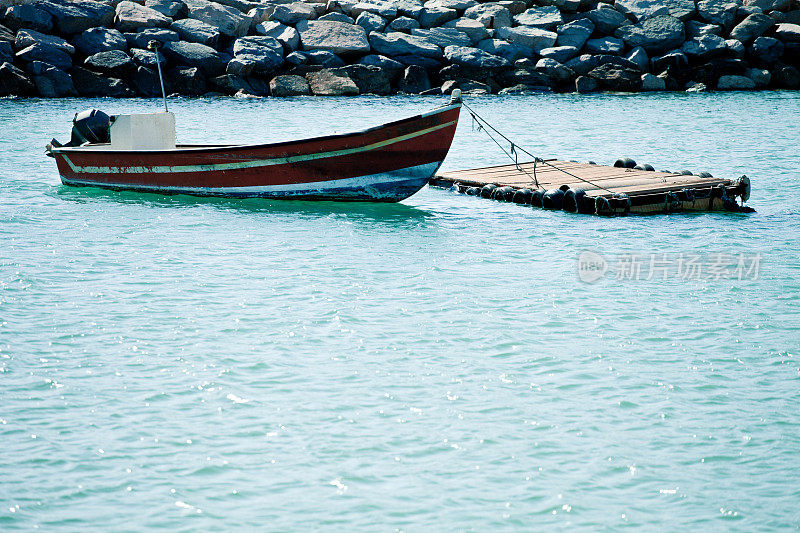 船在海泻湖。