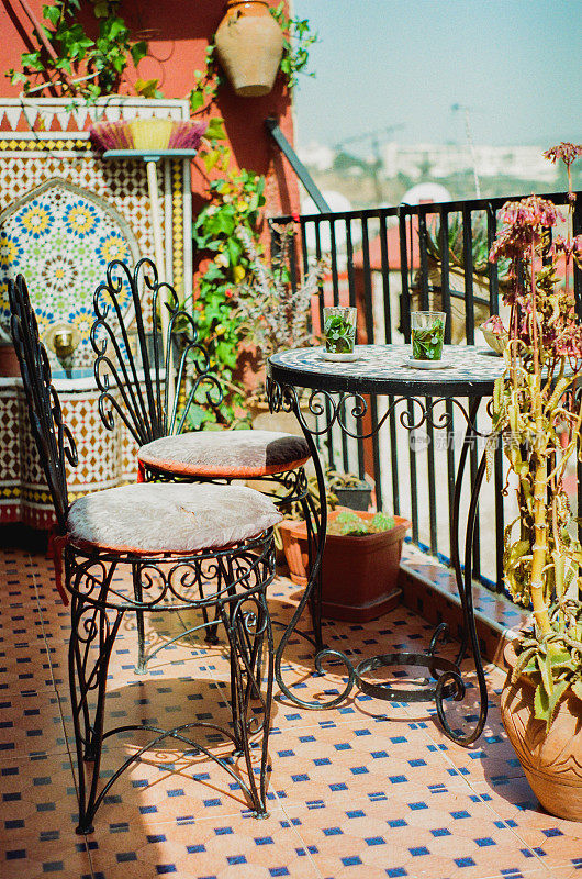 庭院咖啡厅在摩洛哥风格
