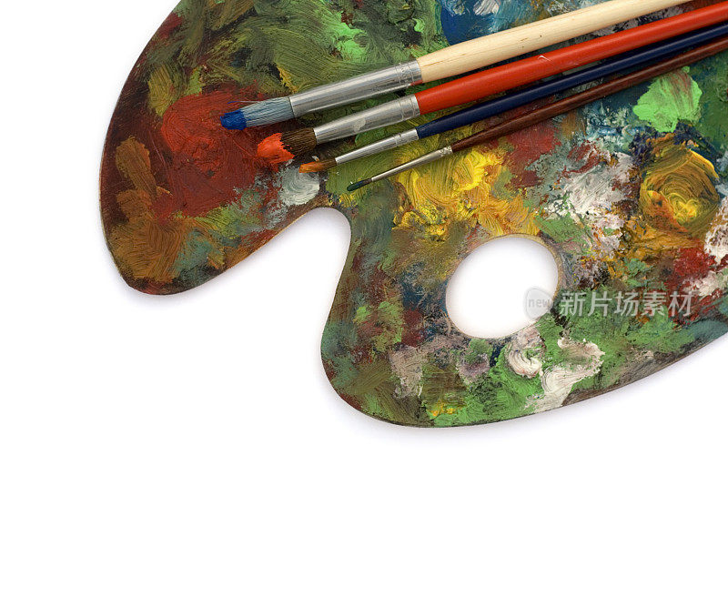 艺术家用四种颜色的笔刷拼凑的调色板