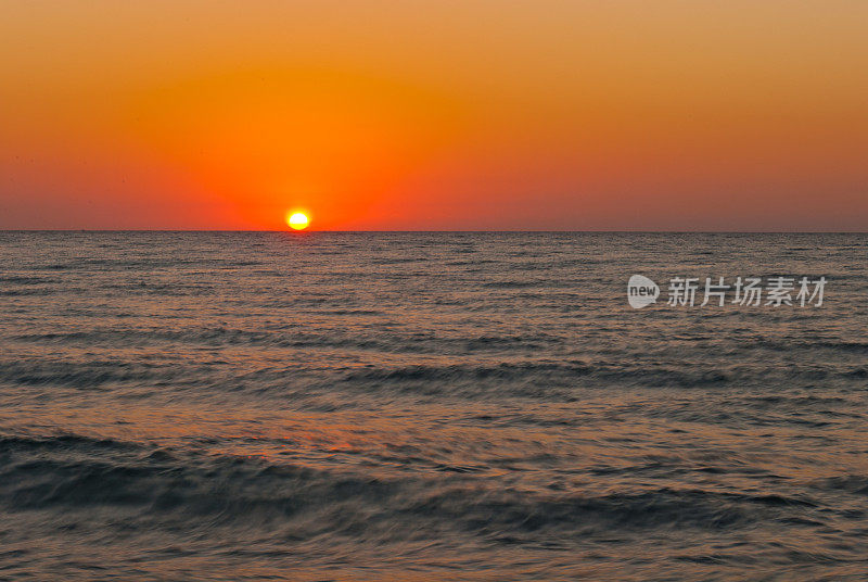 《黑海的日出