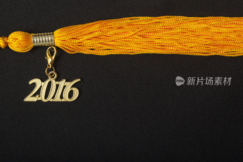 2016年吊坠，黑色毕业帽，黄色流苏