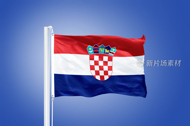 蓝天下飘扬的克罗地亚国旗