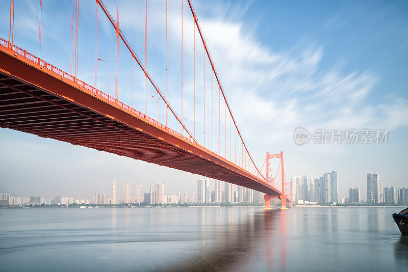 武汉鹦鹉滩长江大桥