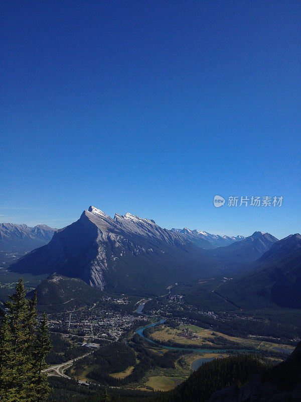 在班夫国家公园的班夫镇的伦德尔山