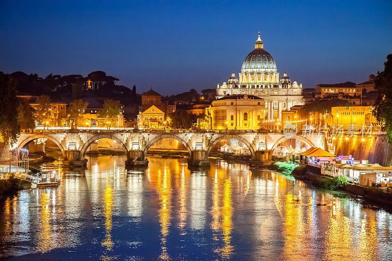 台伯河上的黄昏，梵蒂冈城的景色