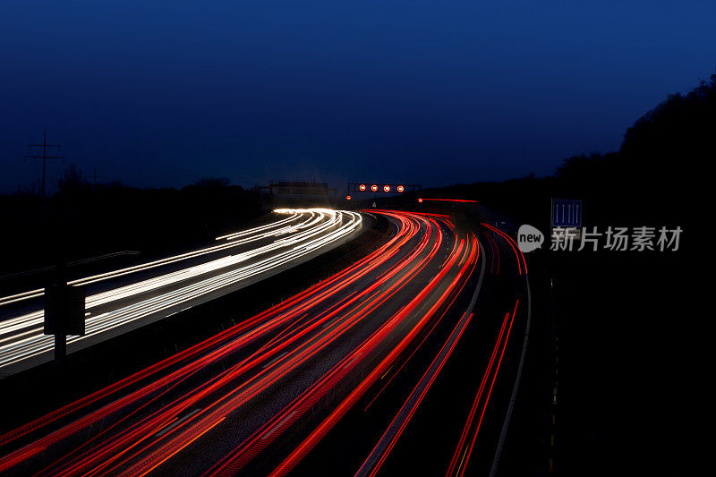 公路在黄昏，长时间暴露