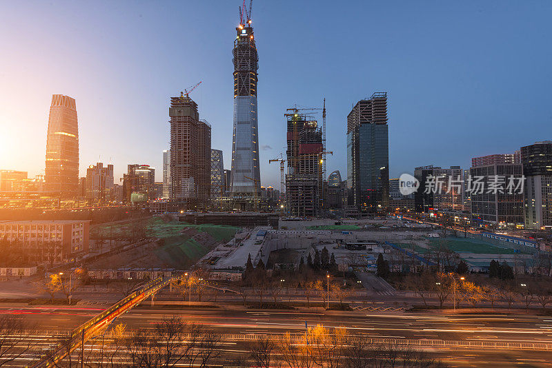 中国北京cbd正在建设的高层建筑和起重机