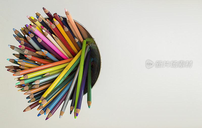 有拷贝空间的彩色铅笔