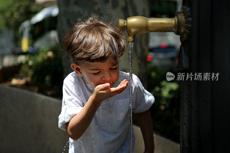 中东青年男子的肖像