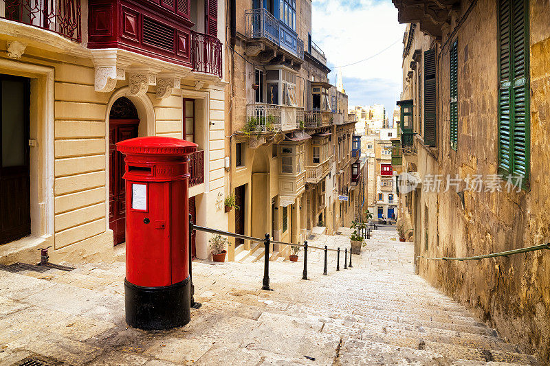 马耳他瓦莱塔市的传统英国邮政信箱
