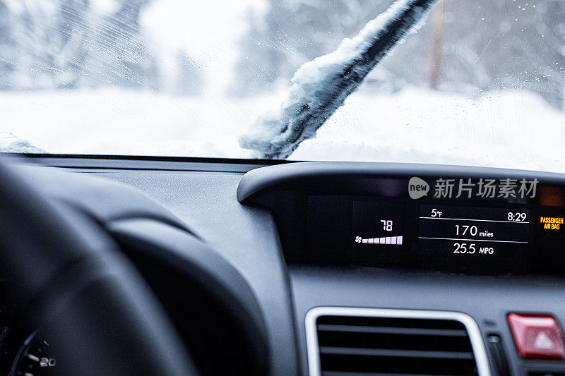 从汽车角度看，在华氏五度的暴风雪中驾驶