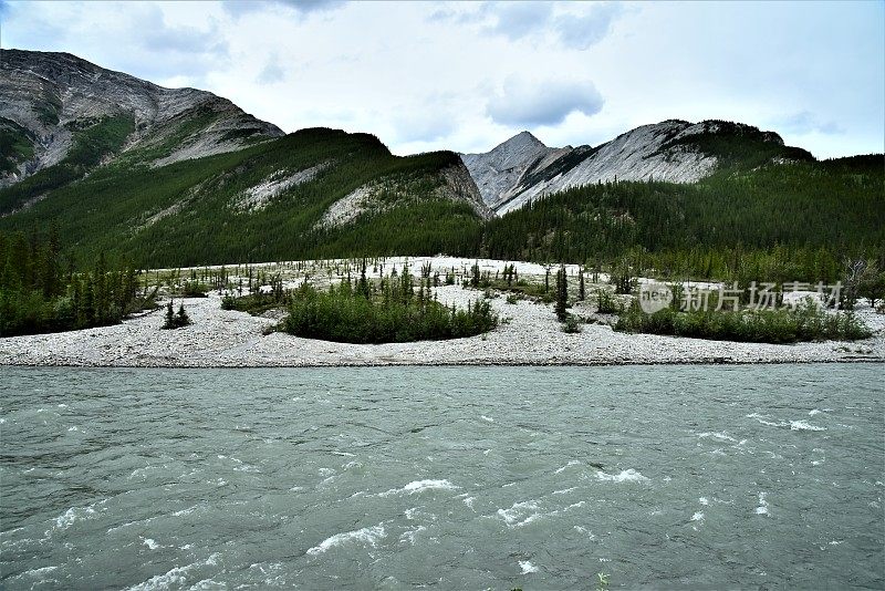 加拿大的河流、森林和山脉