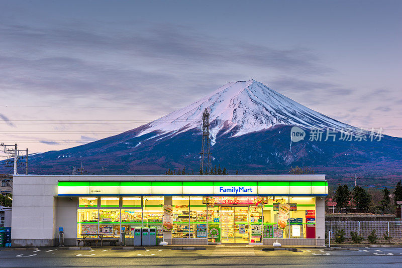 全家便利店和富士山