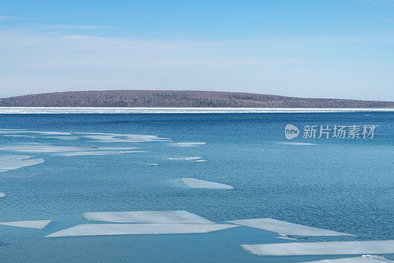 克里斯蒂安岛渡轮(雪松角码头)在拉方丹，小，加拿大，安大略省。