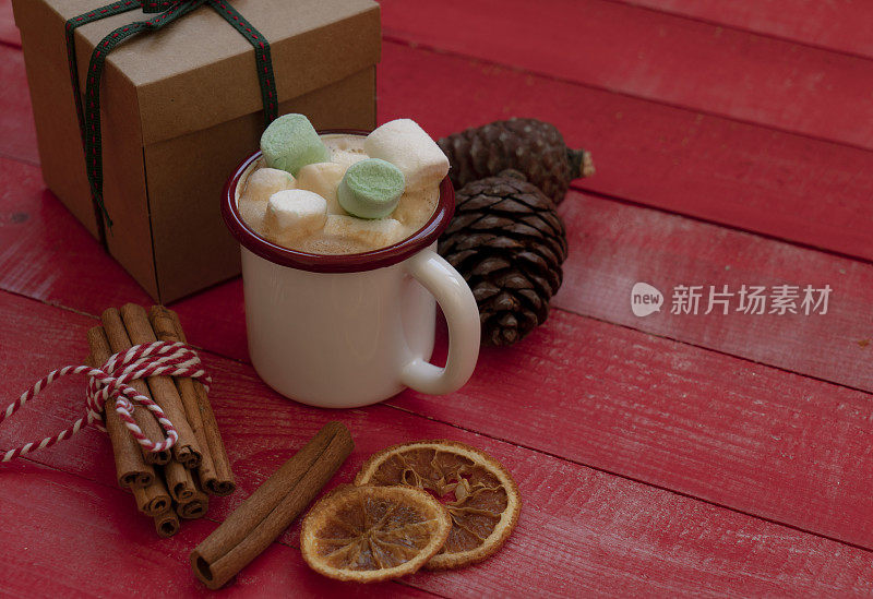 自制热巧克力杯和圣诞礼物