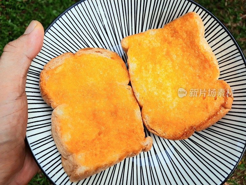 甜黄油面包烤盘-曼谷街头食品。