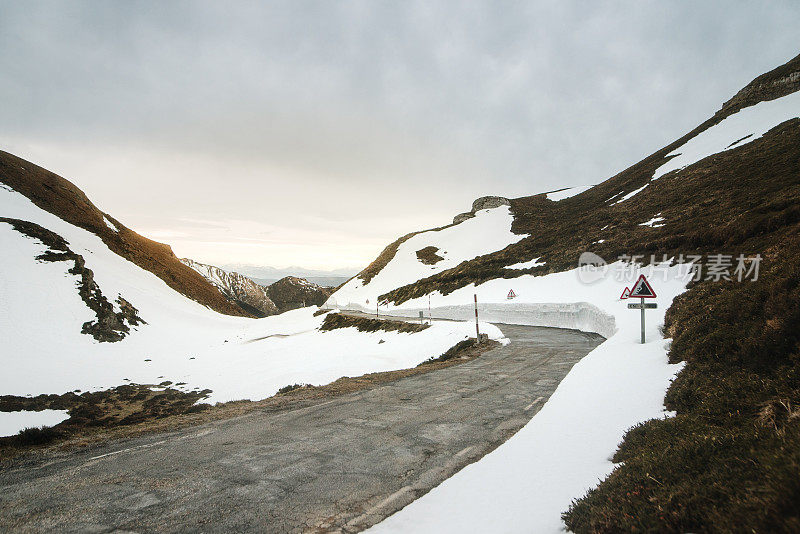 山口路有雪