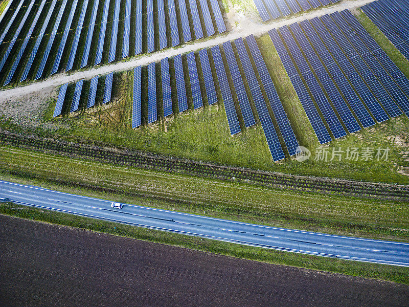 从无人机上看到的太阳能电池板