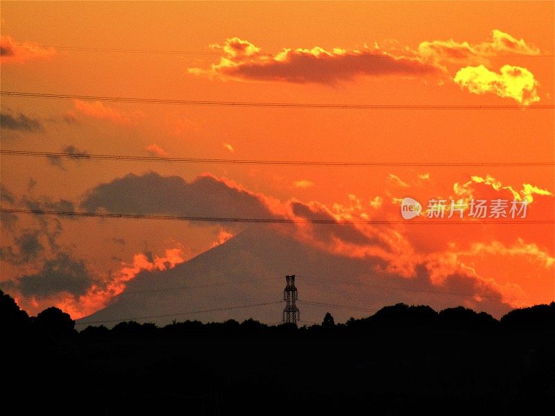 日本。1月底。和富士山一起看日落。