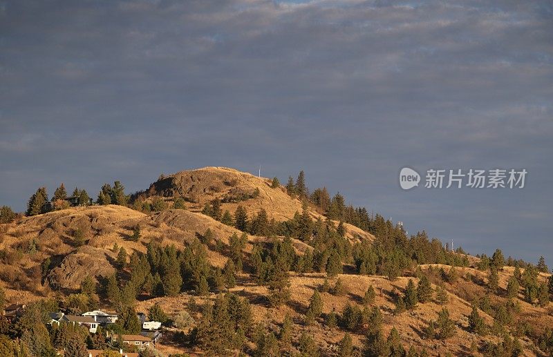 秋天，加拿大坎卢普斯的达弗林山