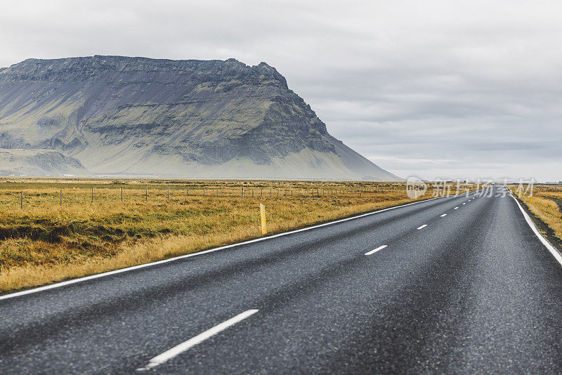 在冰岛自驾游，无尽的道路，令人惊叹的风景