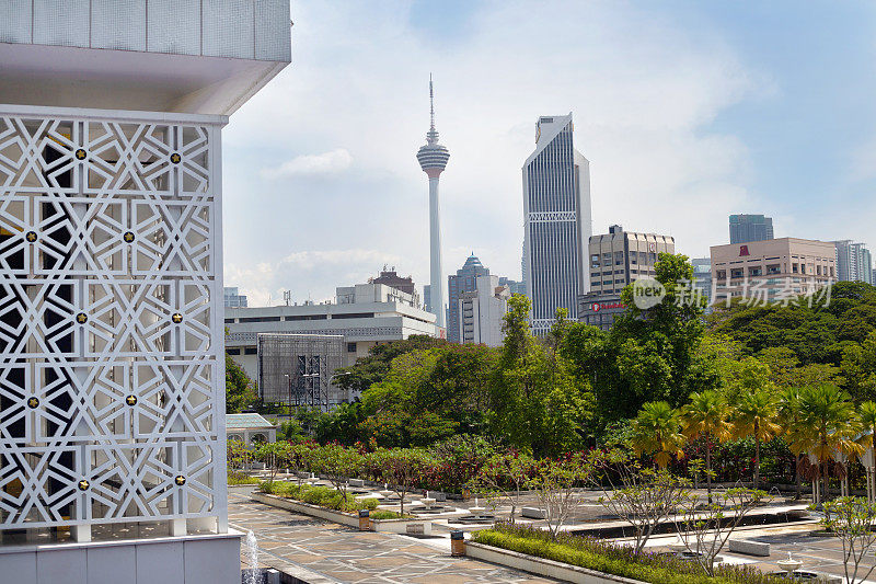 吉隆坡的城市景观，从马来西亚国家清真寺