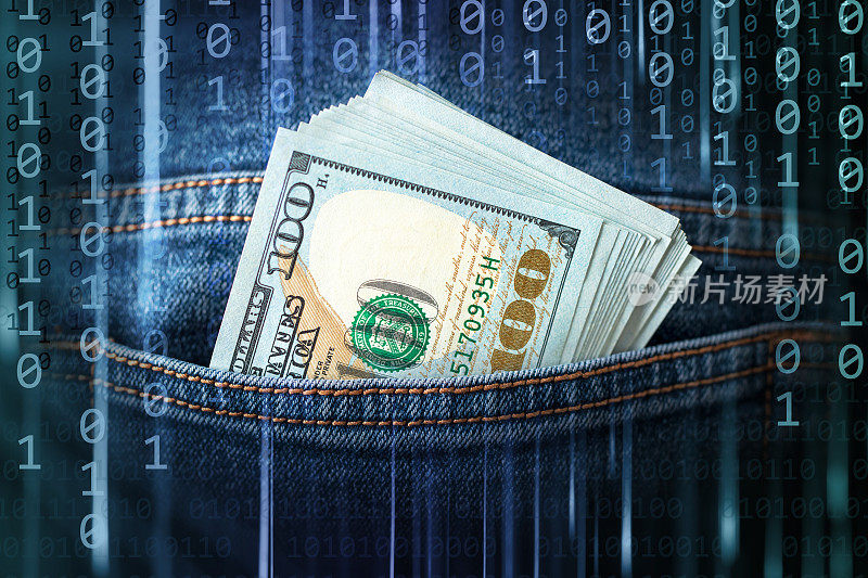 电子货币概念-二进制代码背景与美元钞票在口袋里