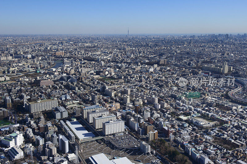 西台站航拍从西北侧朝天空树塔方向，板桥，东京