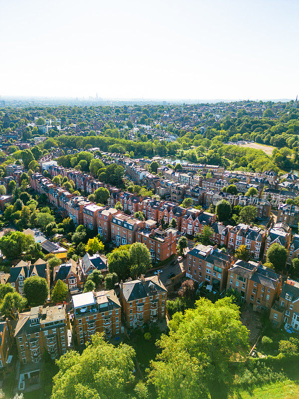 英国伦敦汉普斯特德希思的房屋和住宅街道鸟瞰图