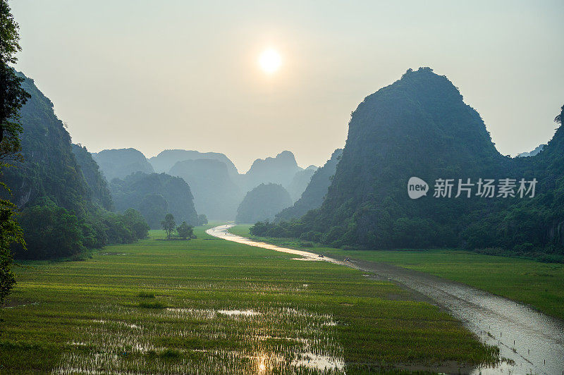 稻田和宁平河，越南