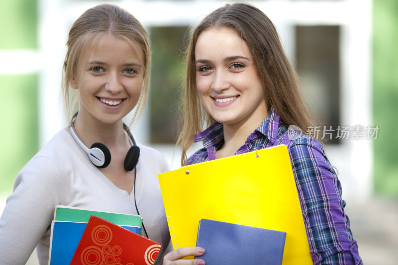 年轻女大学生