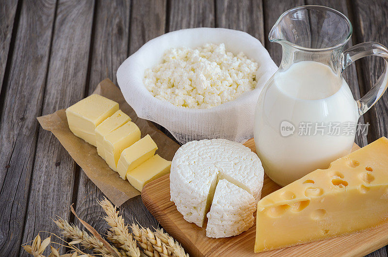 新鲜乳制品-牛奶，奶酪，黄油和白软干酪