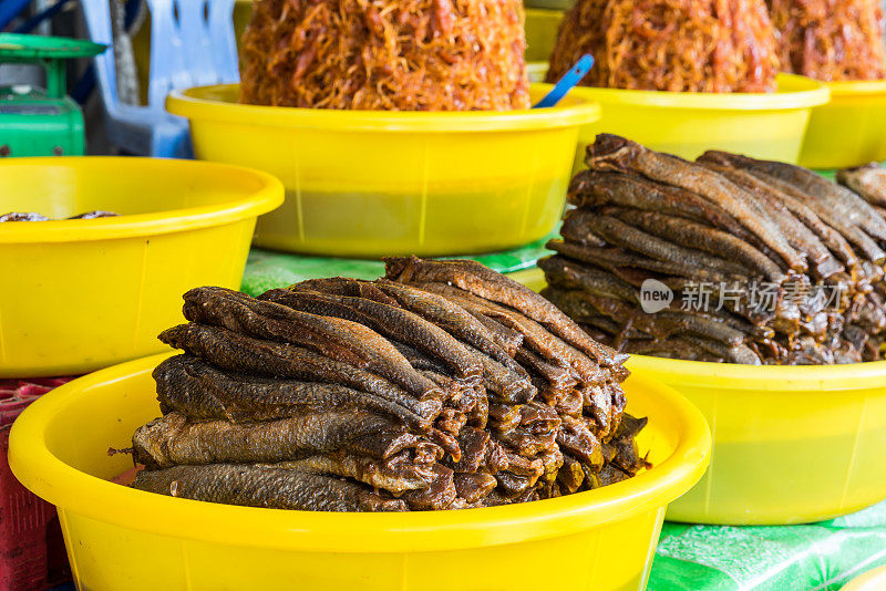 加上盐和香料的干鱼，是越南南部湄公河三角洲农村居民的流行食物