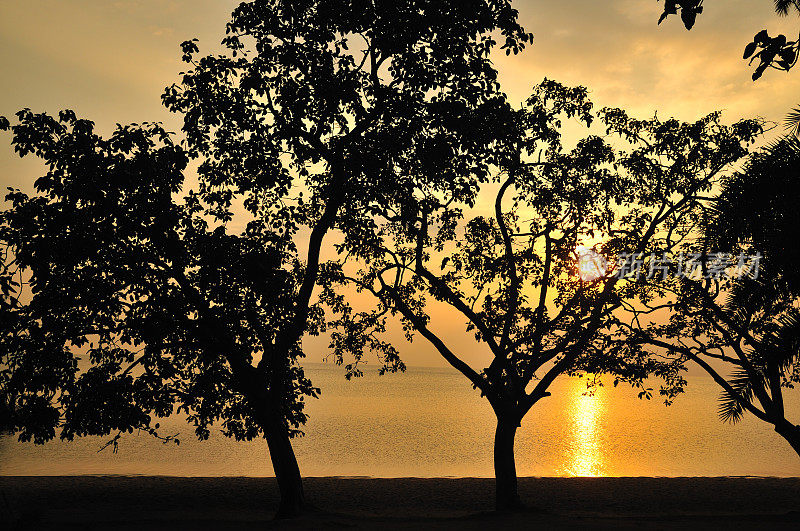 卢旺达，鲁巴武，吉塞尼，基伍湖上的浪漫缤纷日落