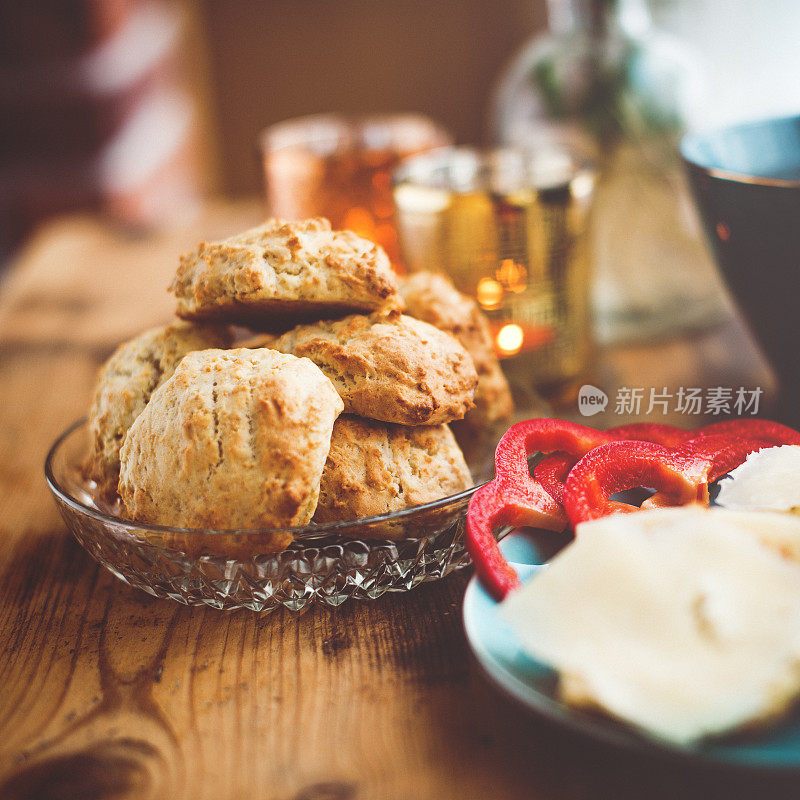 新鲜的烤饼