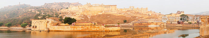 大全景斋浦尔堡，印度在金色的光。